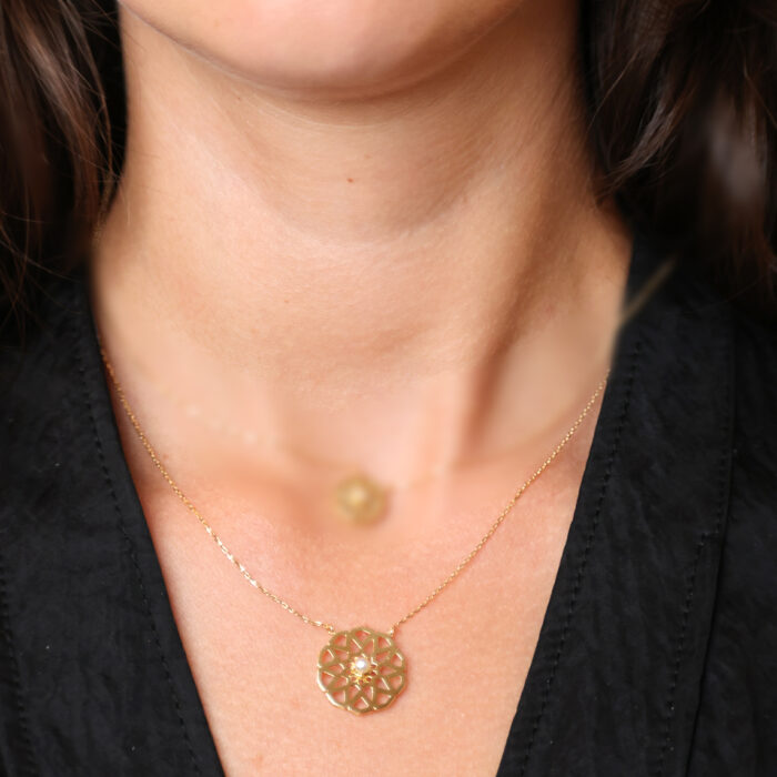 Muharraq Necklace with Medium Pendant and Chain with Pearl