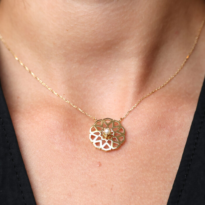 Muharraq Extra Large Pendant and Chain with Pearl and Diamond