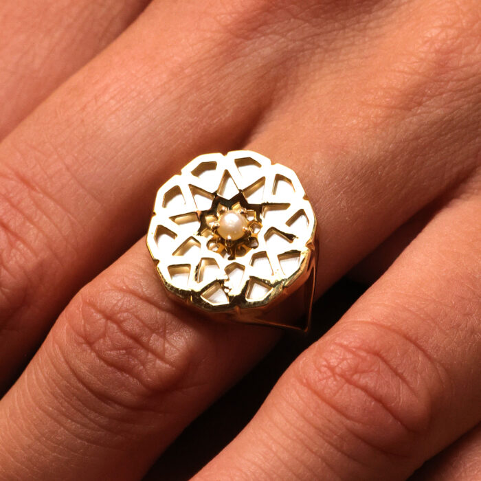 Muharraq Ring with Pearl and Mother of Pearl