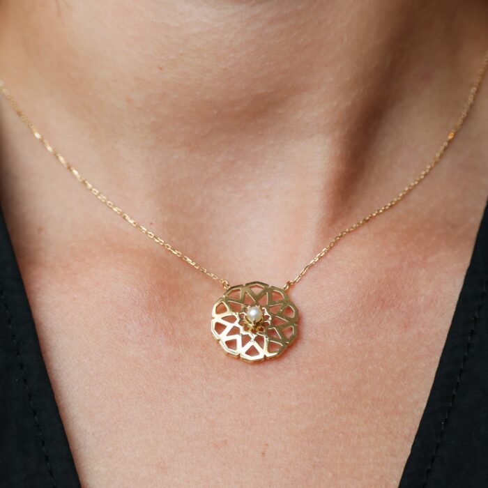 Classic Pearl Pendant and Chain